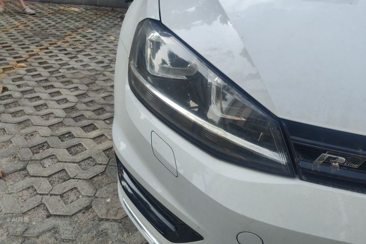Volkswagen Golf 2017 car image #8
