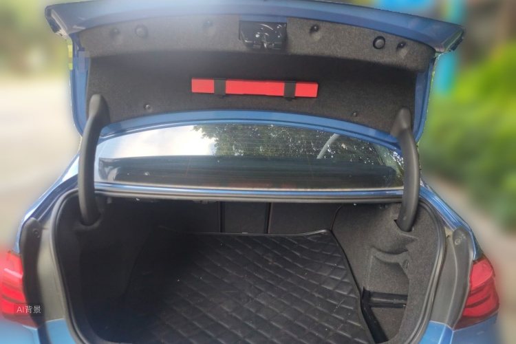 BMW 3 Series 2018 car image #21