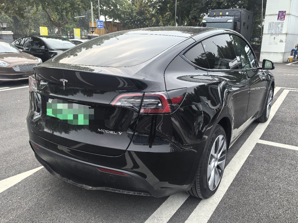 Tesla Model Y 2022 car image #3