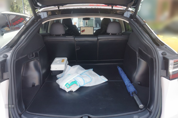 Tesla Model Y 2023 car image #21