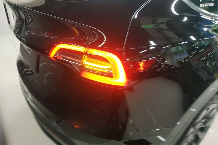 Tesla Model Y 2022 #8 Tesla Model Y 2022 car image #8