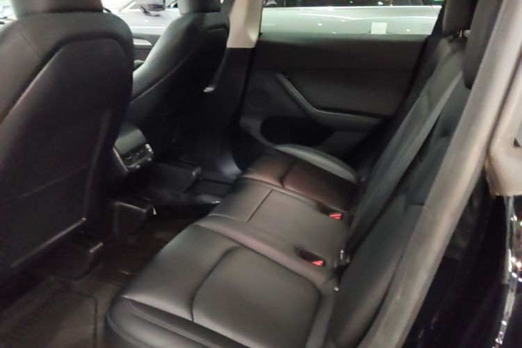 Tesla Model Y 2023 car image #17
