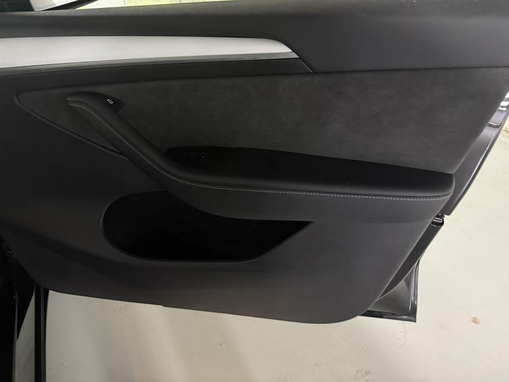 Tesla Model Y 2024 immagine di auto #7