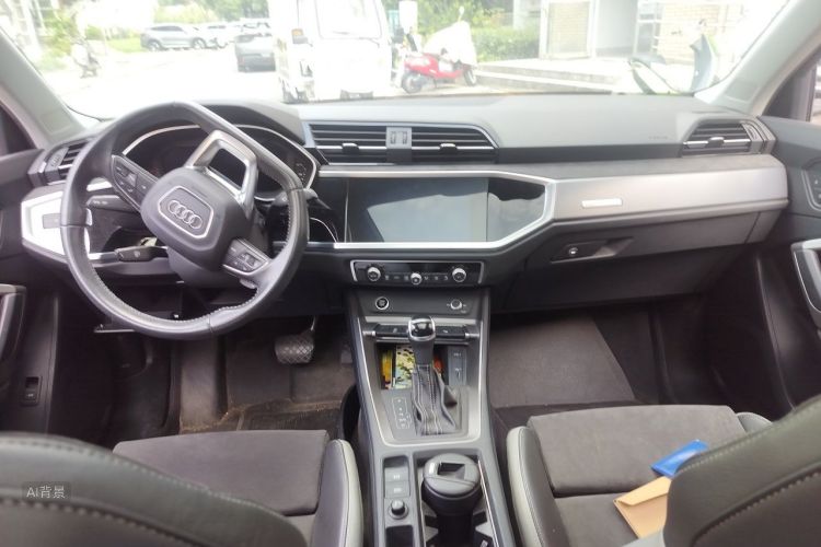 Audi Q3 2021 car image #11