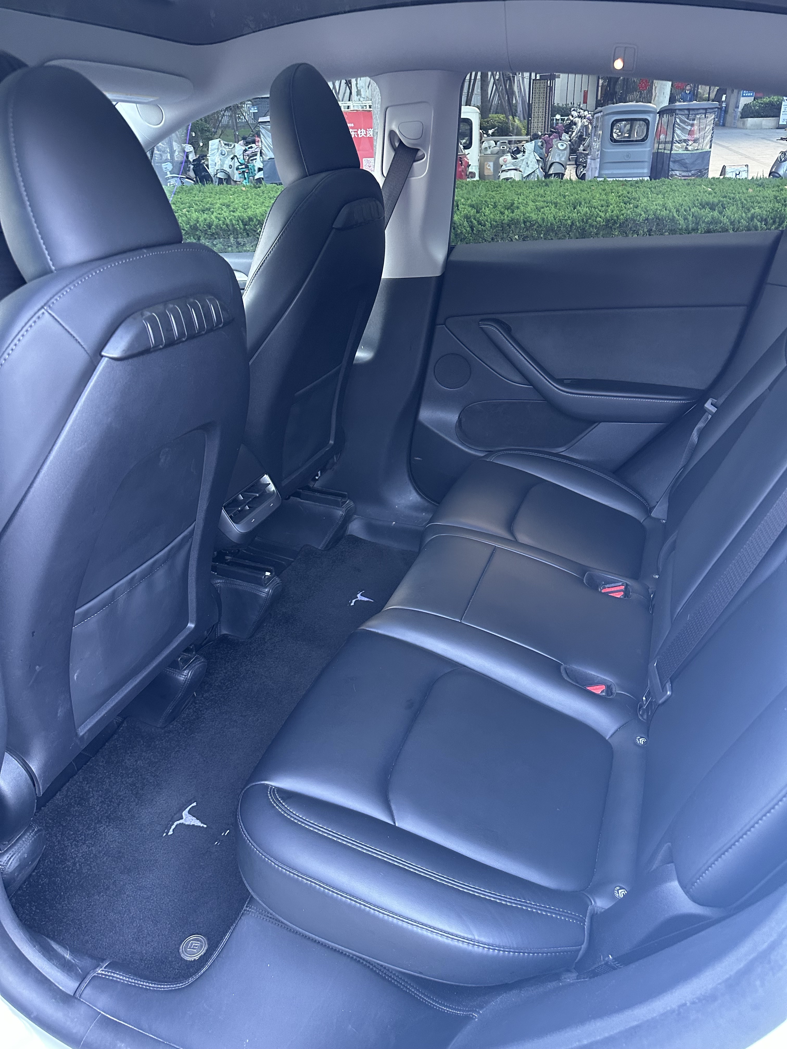 Tesla Model Y 2024 #7 Tesla Model Y 2024 car image #7