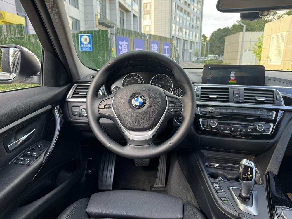 BMW 3 Series 2019 immagine di auto #23