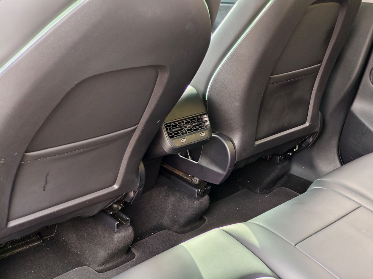 Tesla Model Y 2023 car image #8