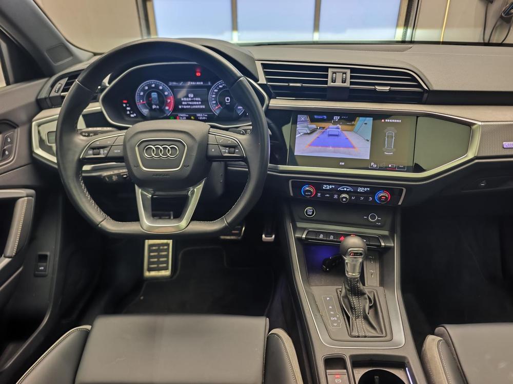 Audi Q3 2025 изображение автомобиля #9