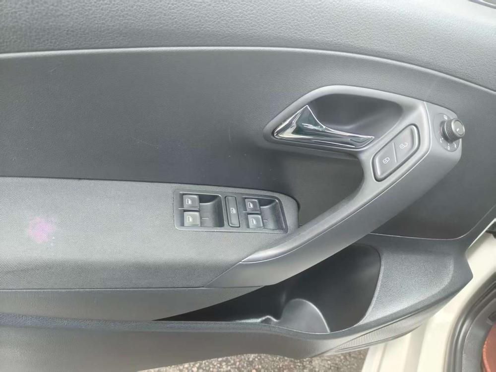Volkswagen Polo 2016 #17 Volkswagen Polo 2016 car image #17