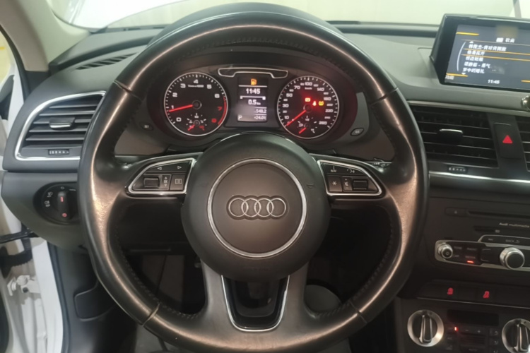 Audi Q3 2016 car image #11