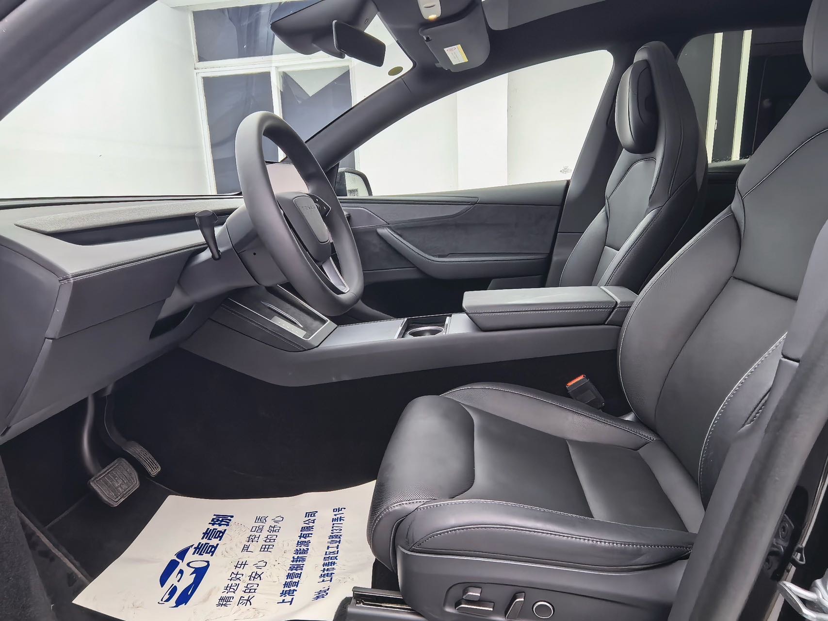 Tesla Model Y L 2025 car image #3
