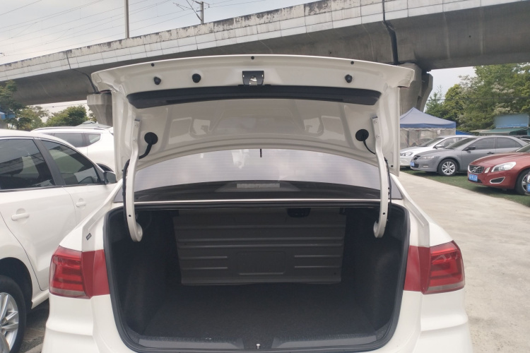 Volkswagen Santana 2019 صورة سيارة #19