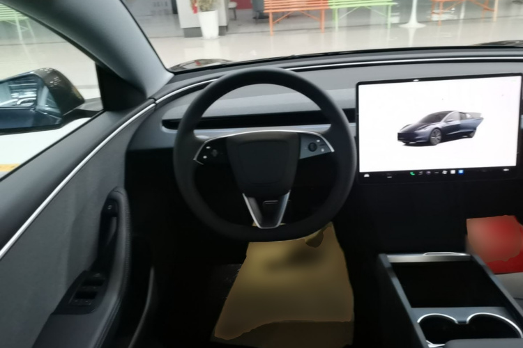 Tesla Model 3 2026 car image #15