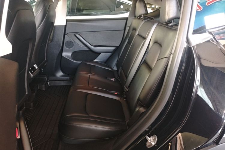 Tesla Model Y 2022 car image #17