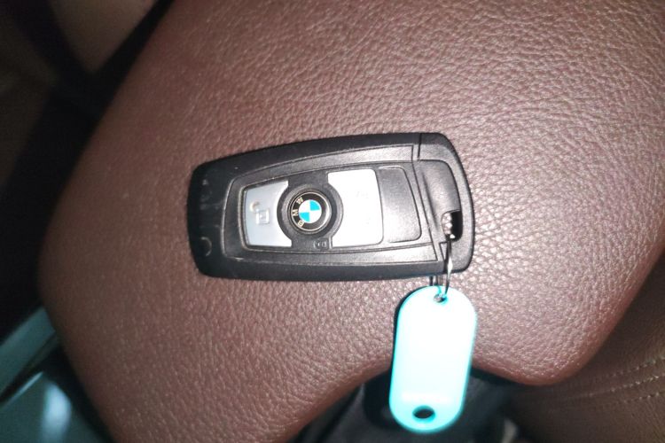 BMW 3 Series 2018 صورة سيارة #14