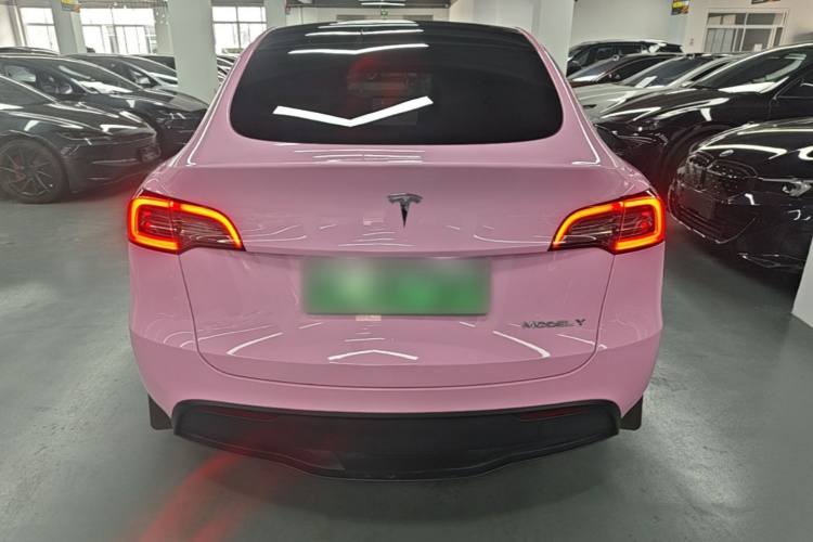 Tesla Model Y 2024 #4 Tesla Model Y 2024 car image #4