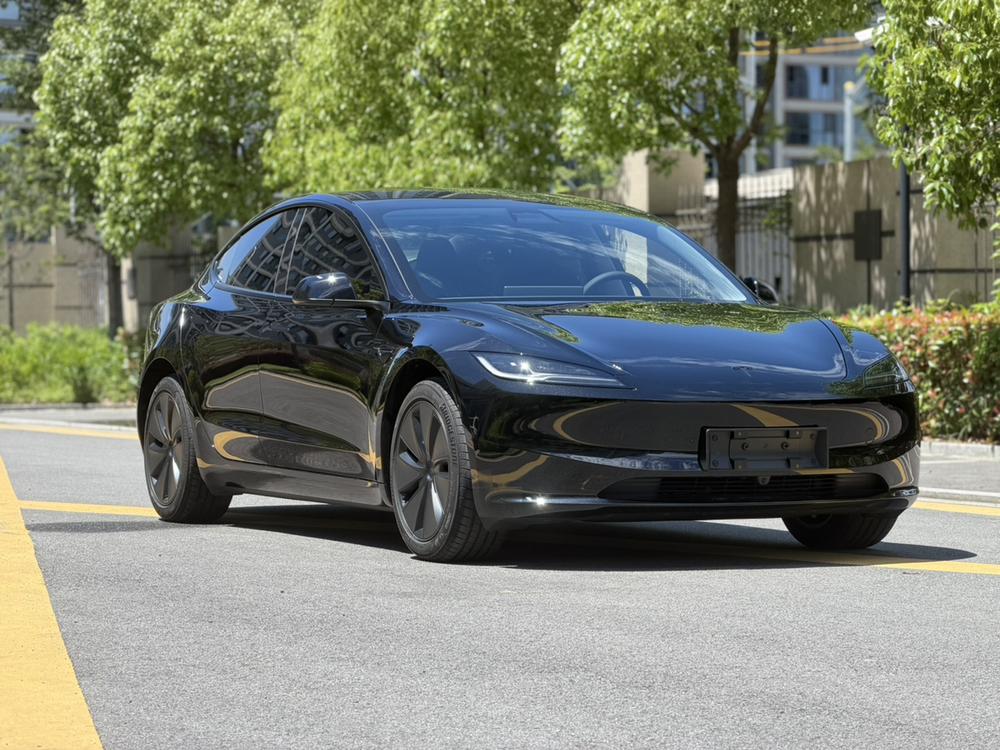 Tesla Model 3 2026 immagine di auto #3
