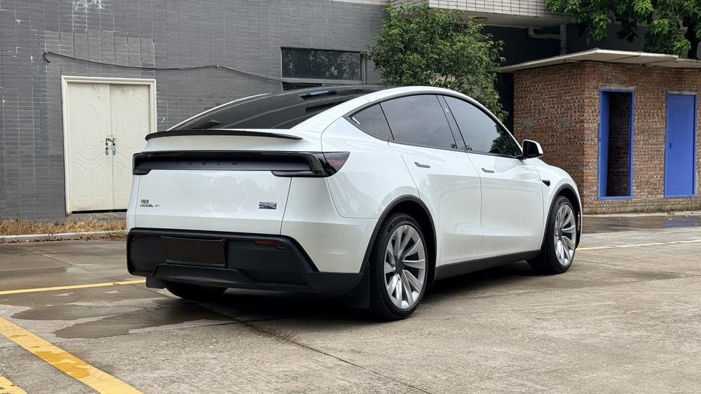 Tesla Model Y 2025 #6 Tesla Model Y 2025 immagine di auto #6