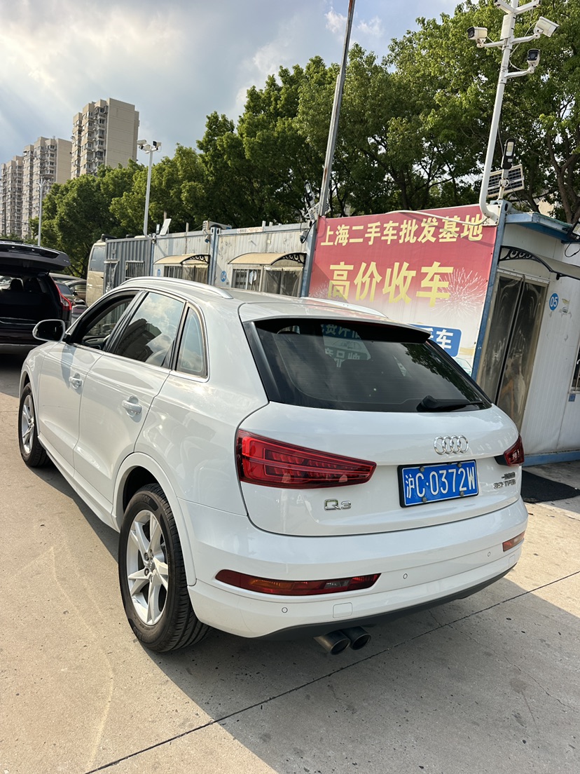 Audi Q3 2018 car image #3