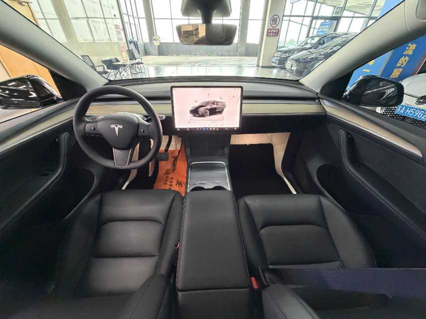 Tesla Model Y 2023 car image #5