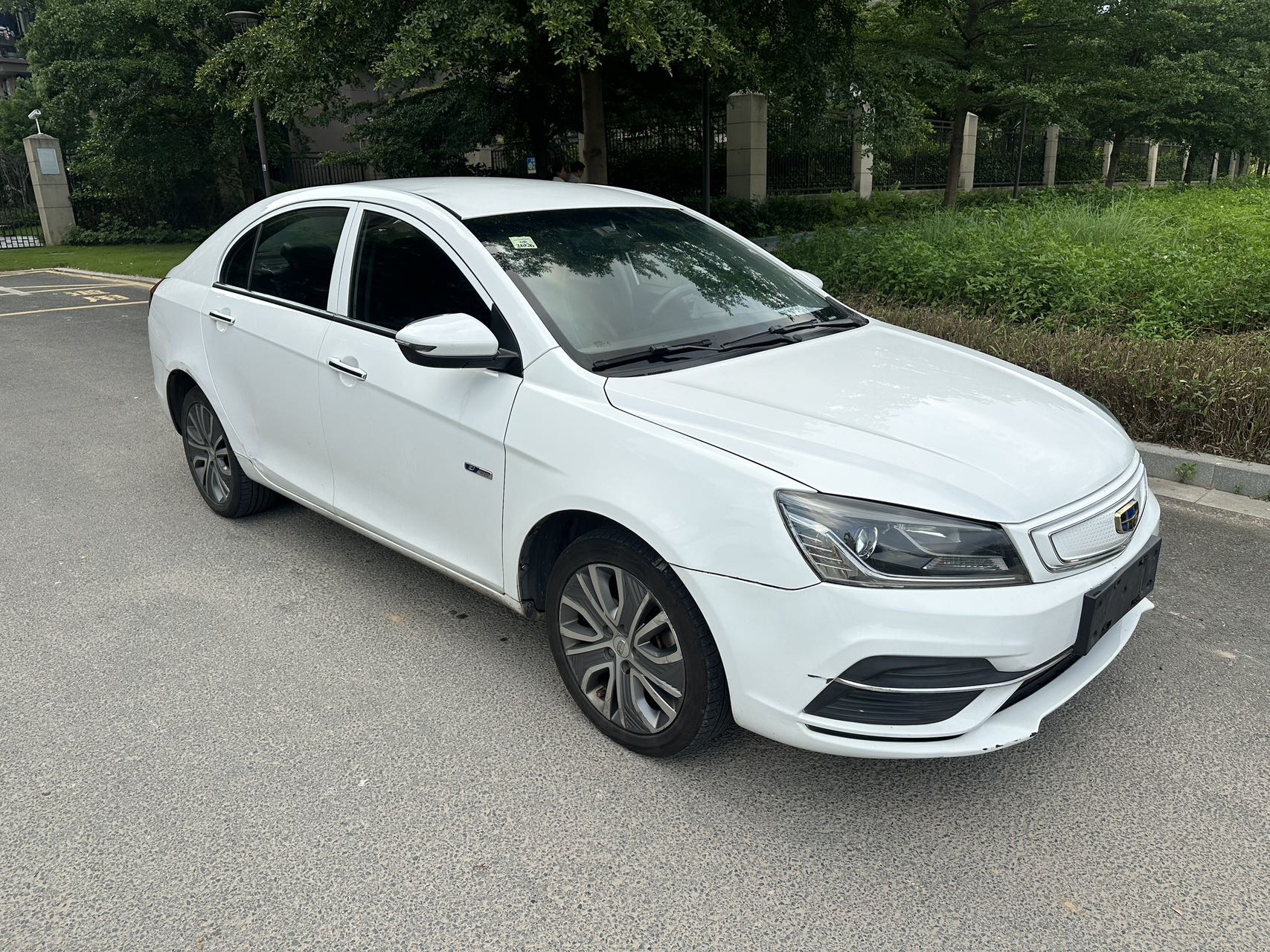GEELY Emgrand New Energy 2018 car image #3