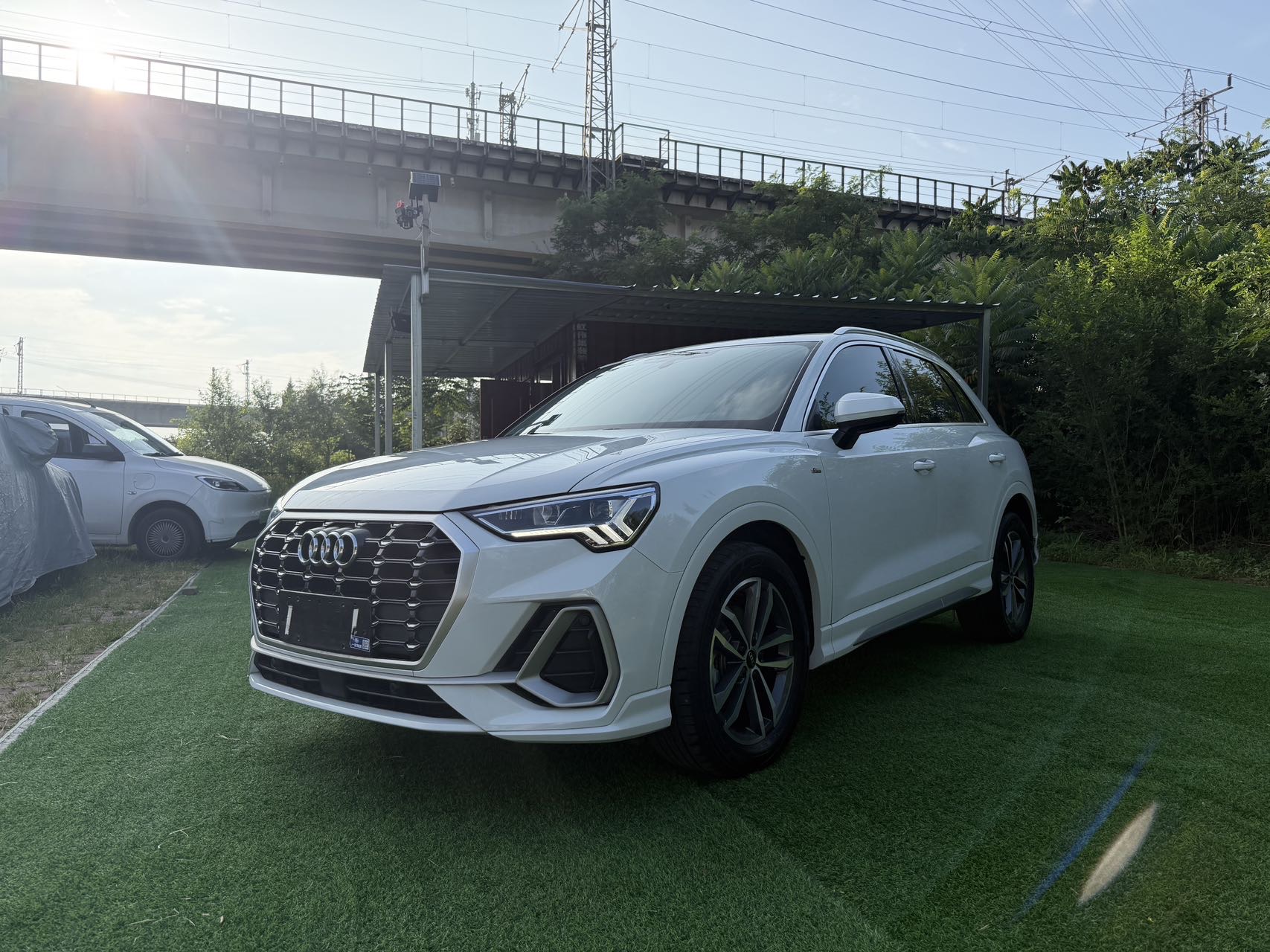 Audi Q3 2022 car image 