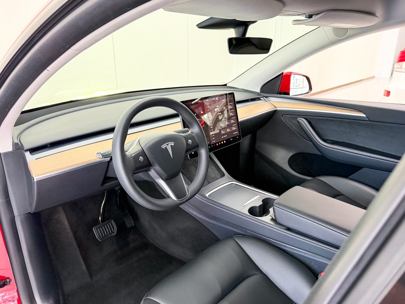 Tesla Model Y 2023 #6 Tesla Model Y 2023 car image #6