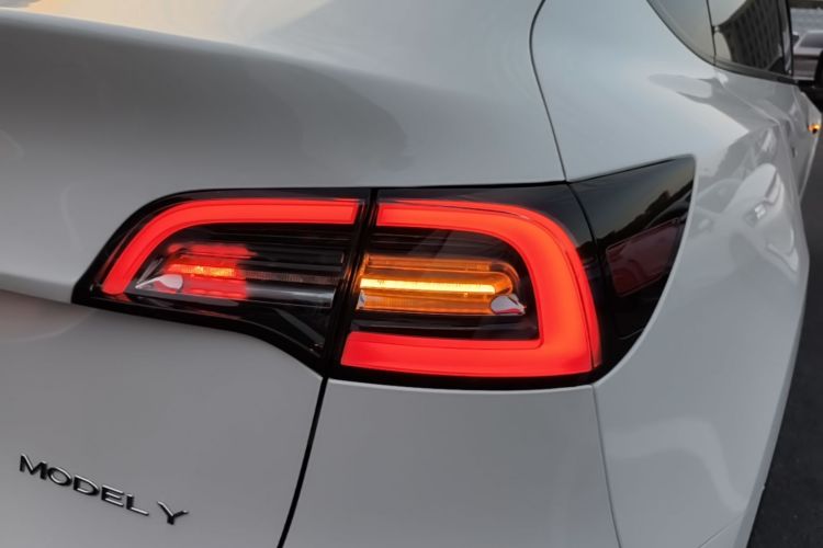Tesla Model Y 2024 #8 Tesla Model Y 2024 car image #8