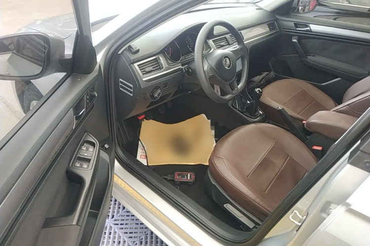 Volkswagen Bora 2016 car image #16