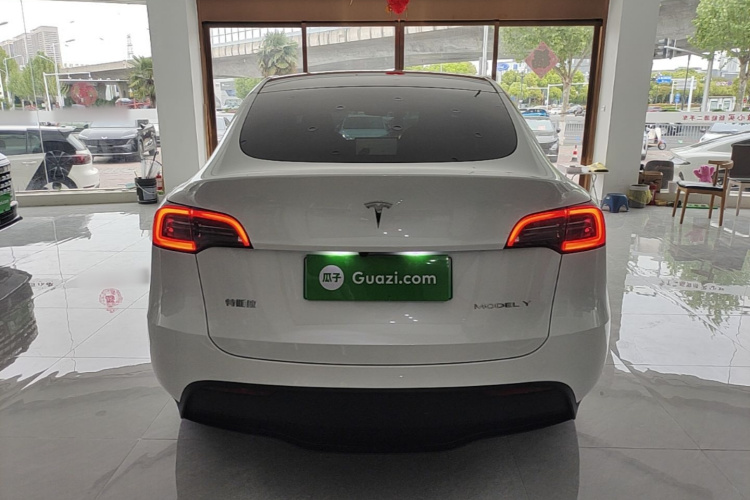 Tesla Model Y 2024 #6 Tesla Model Y 2024 car image #6