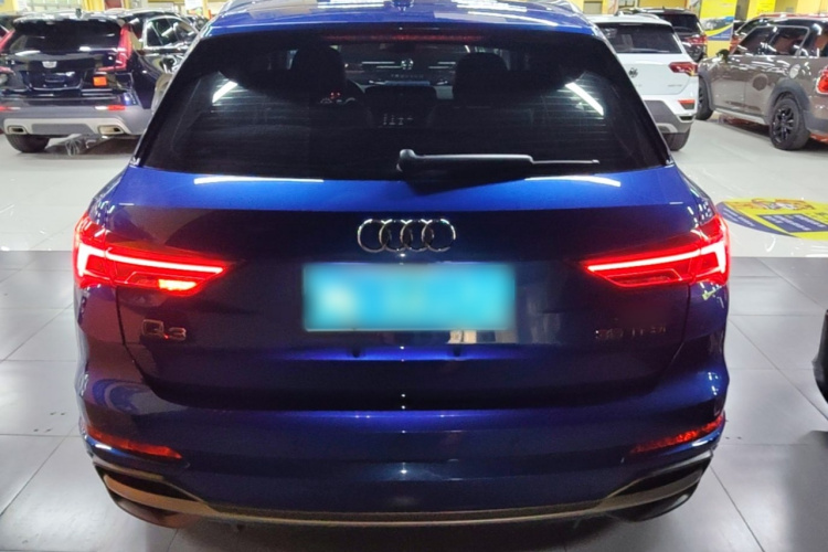 Audi Q3 2020 car image #6