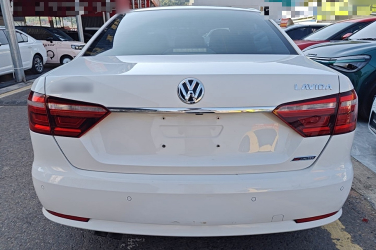 Volkswagen Lavida 2015 car image #6