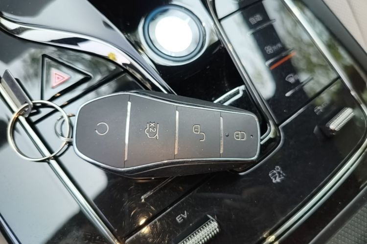 BYD Han 2024 car image #14