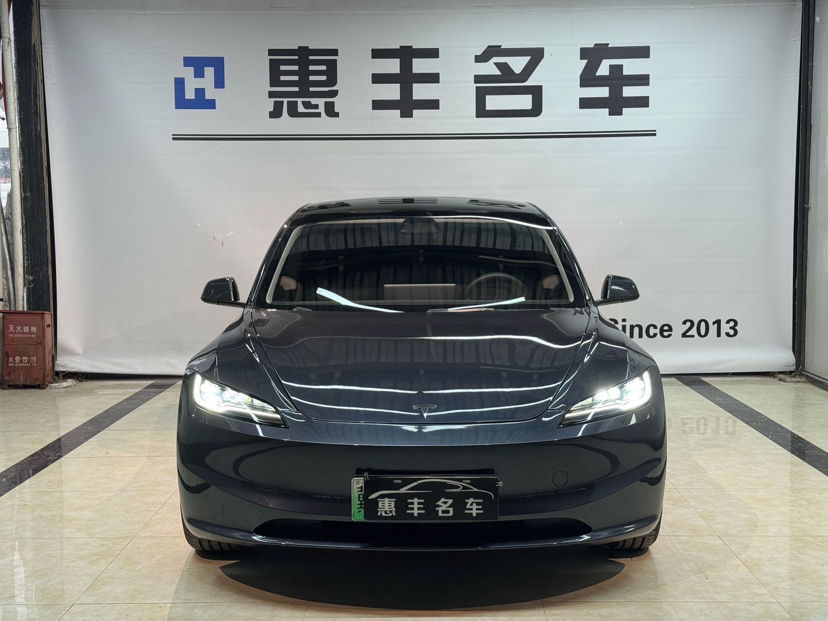 Tesla Model 3 2025 car image #2