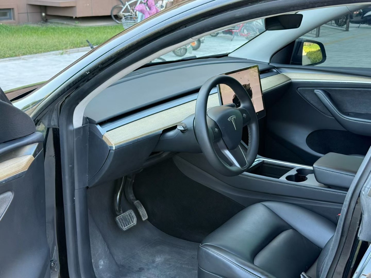 Tesla Model Y 2022 car image #3