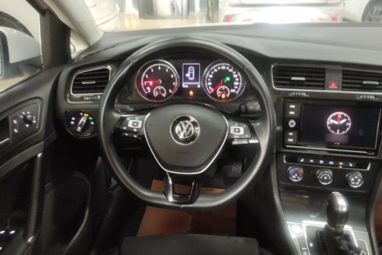 Volkswagen Golf 2019 car image #11