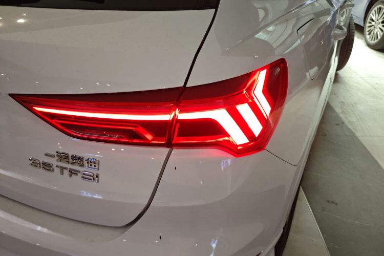 Audi Q3 2019 #8 Audi Q3 2019 car image #8