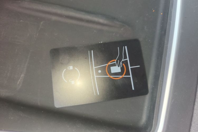 Tesla Model Y 2025 car image #9