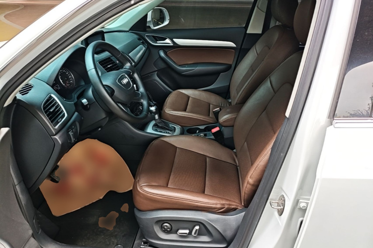 Audi Q3 2019 car image #15