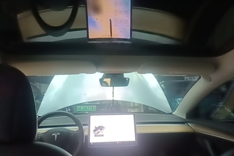 Tesla Model 3 2023 immagine di auto #18