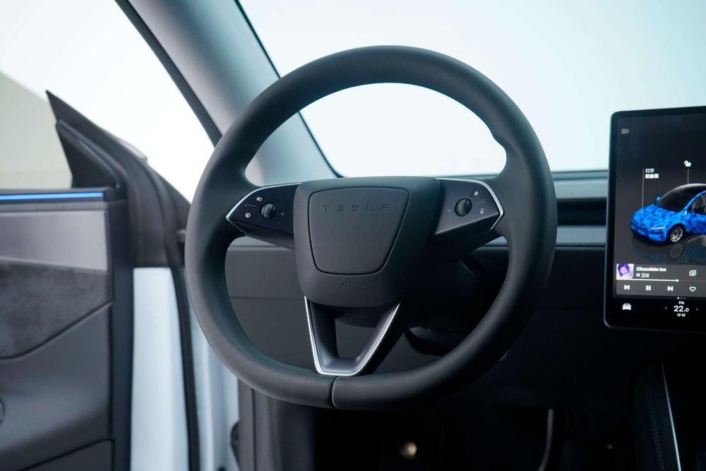 Tesla Model Y 2025 #16 Tesla Model Y 2025 immagine di auto #16