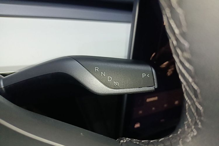 Tesla Model Y 2021 #18 Tesla Model Y 2021 car image #18