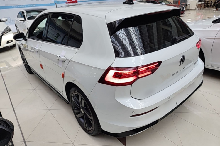 Volkswagen Golf 2024 car image #5