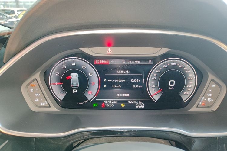 Audi Q3 2024 car image #12