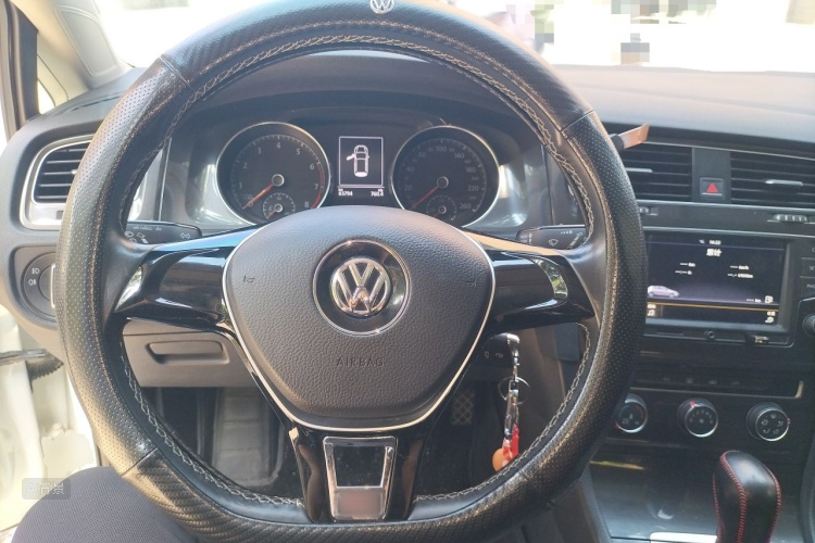 Volkswagen Golf 2017 car image #12