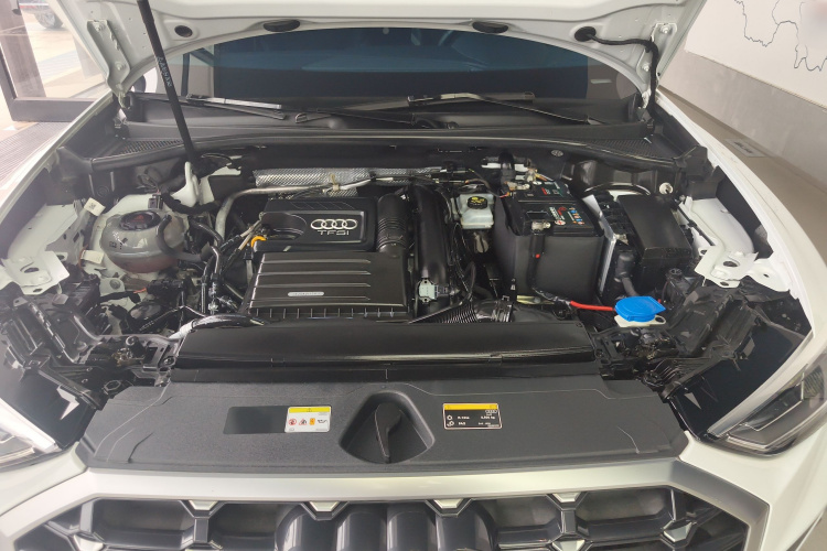 Audi Q3 2021 car image #20