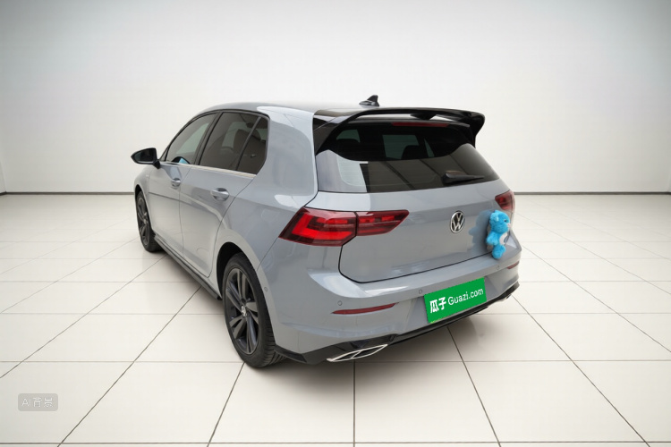 Volkswagen Golf 2023 car image #5