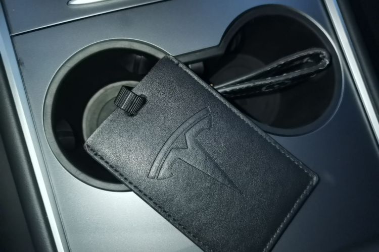 Tesla Model Y 2023 car image #9