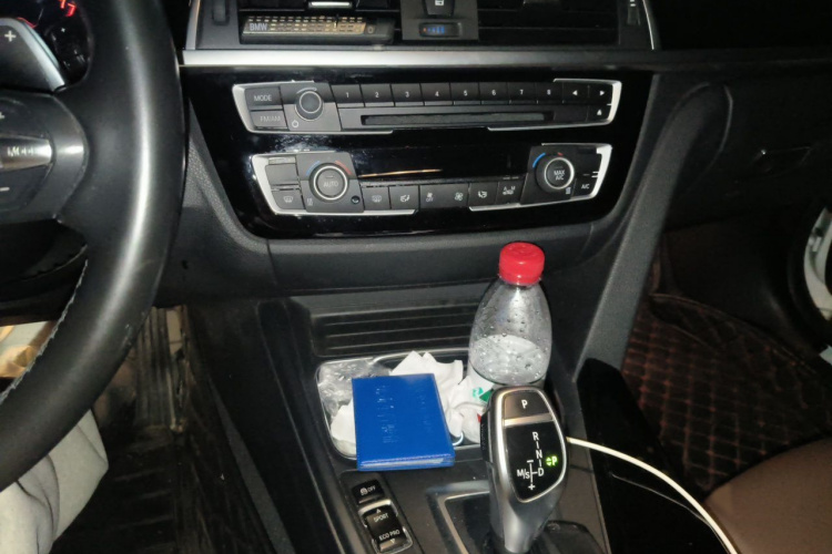 BMW 3 Series 2019 car image #17