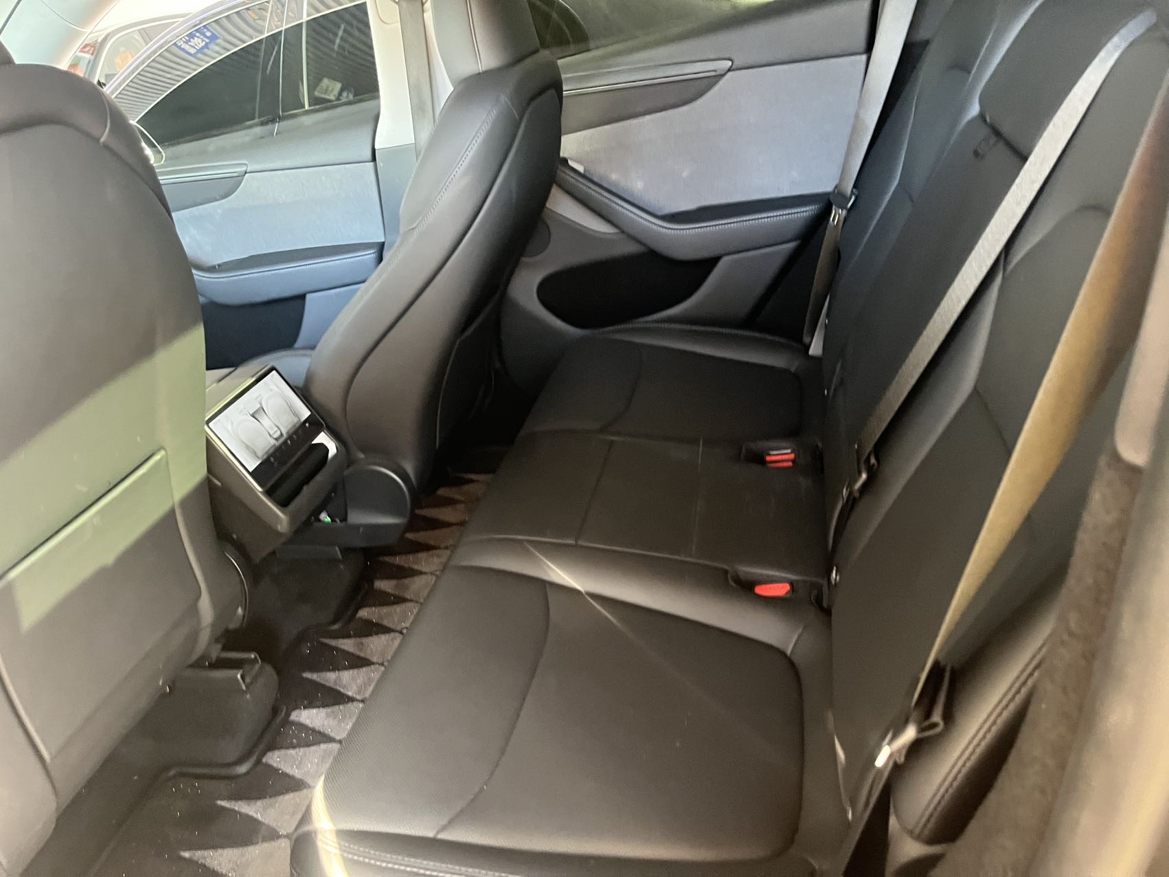 Tesla Model Y 2025 #5 Tesla Model Y 2025 car image #5